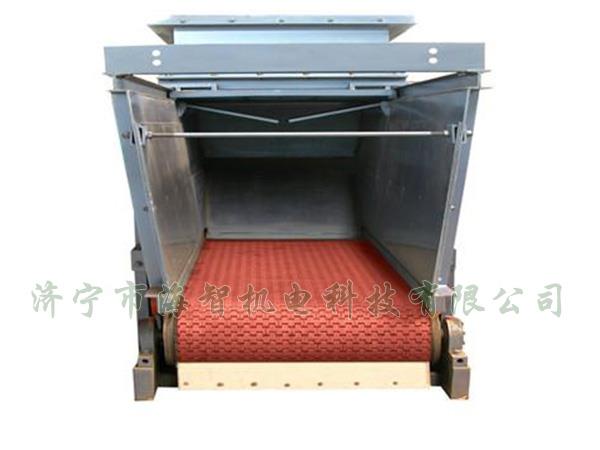 防腐蝕帶式（甲帶）給料機采用了防打滑膠帶，防止在物料輸送過程中造成撒料后果